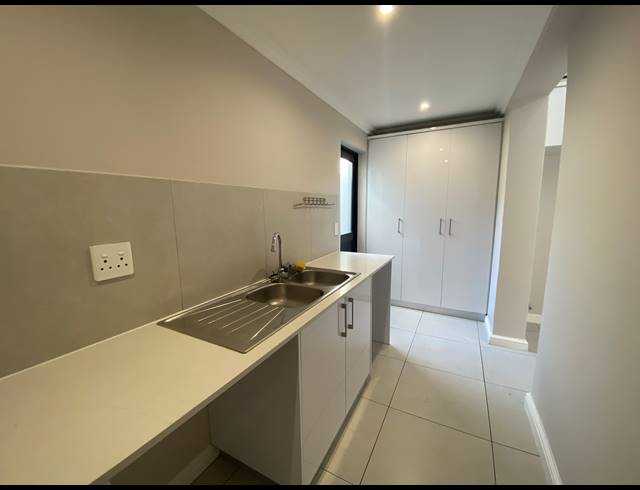 3 BEDROOM FREESTANDING TO LET IN SANDOWN